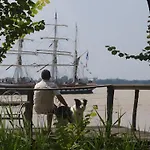 Le Bord De L'eau