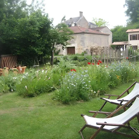 Le Bord De L'eau Nyaraló